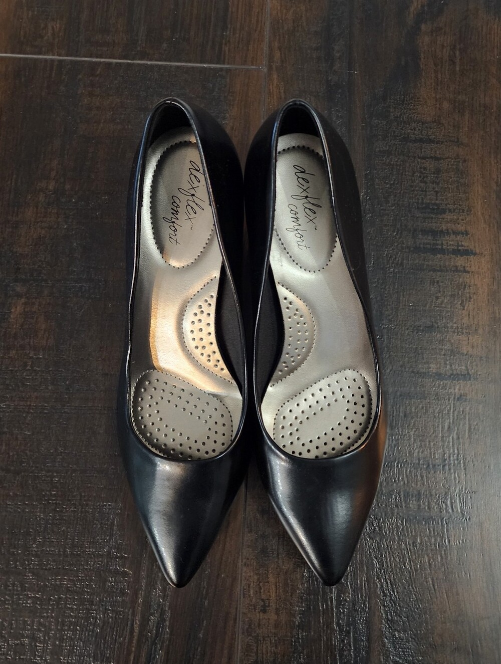 Pair of Women's DexFlex Comfort "Jeanne" Black Kitten Heels - Picture 2 of 4